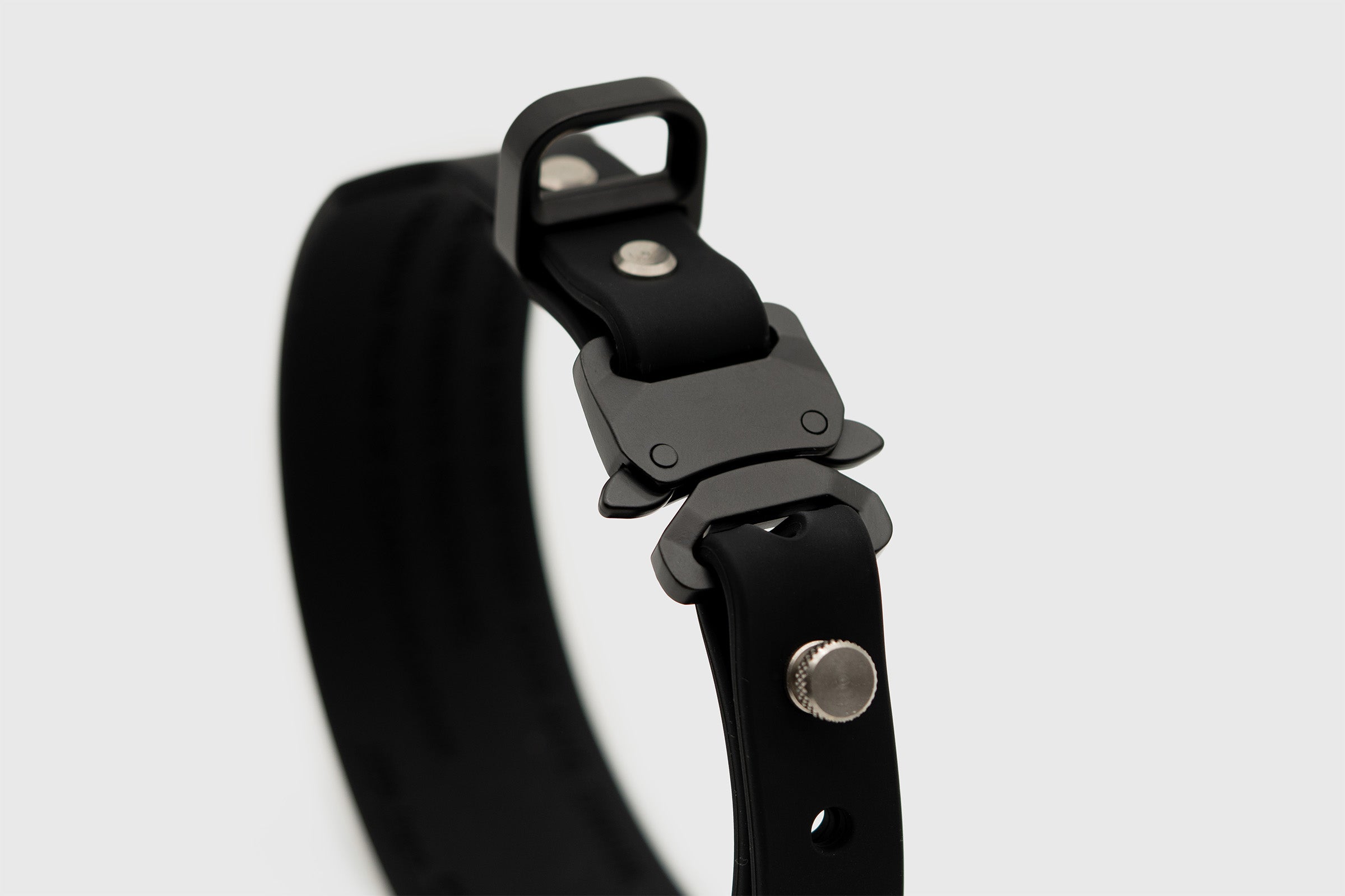 Detailed view of the Little Lupo Collar C2's signature tactical buckle, showing its sleek, no-catch design and robust construction for dependable control.